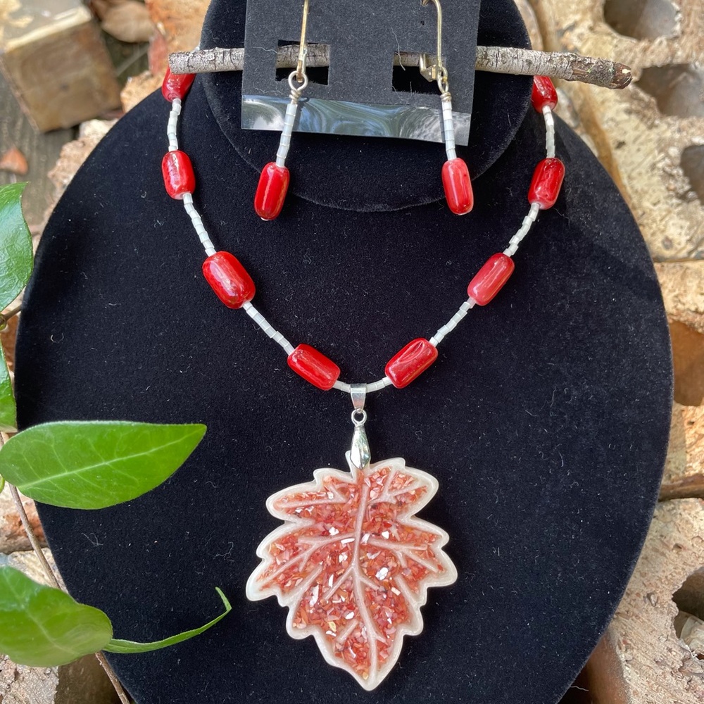 💎 Leaf Necklace and Earring Set